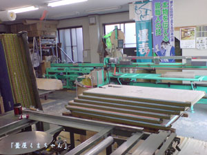 熊木畳本店の作業場風景