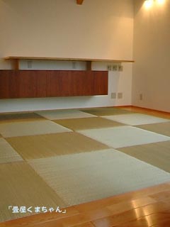 八畳市松敷き